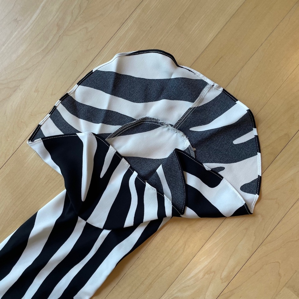 Vince Camuto Brand New with Tags Zebra Print Silky Women's Shirt - Picture 4 of 6